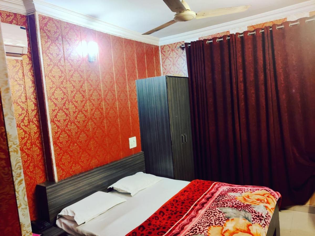 Hotel Novelty Jammu Bagian luar foto