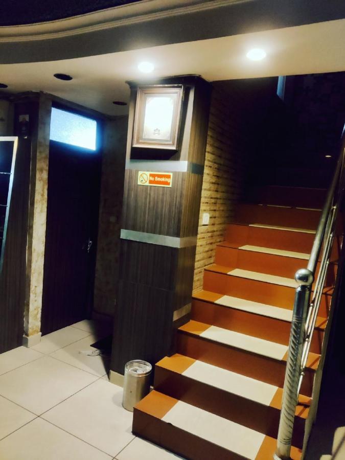 Hotel Novelty Jammu Bagian luar foto